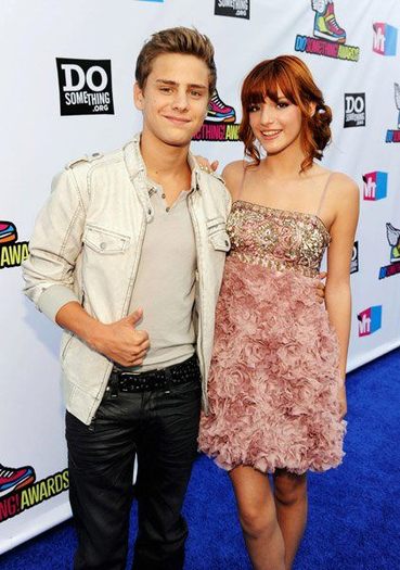 294898_234742743227665_119669298068344_618856_3130078_n - Bella Thorne