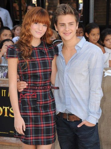 304214_264880426880563_119669298068344_704585_1147598269_n - Bella Thorne
