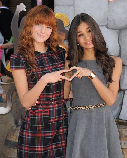 305803_264880453547227_119669298068344_704586_616083094_n - Bella Thorne