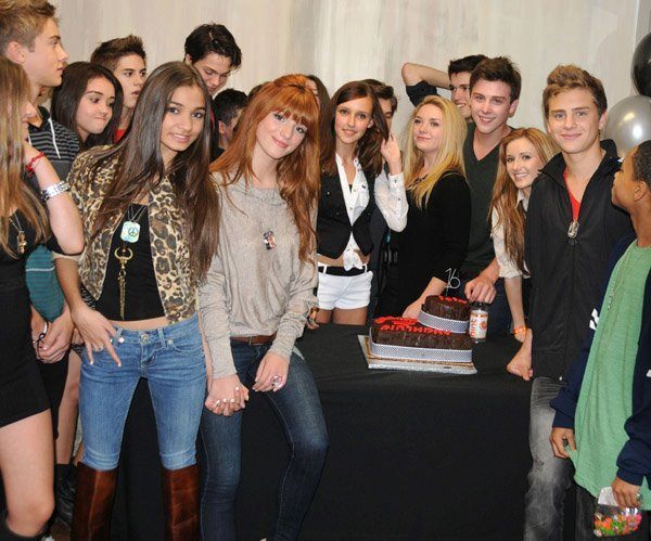 308249_264754886893117_119669298068344_704137_1137943227_n - Bella Thorne