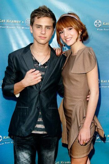 311799_262227567145849_119669298068344_697528_936533568_n - Bella Thorne