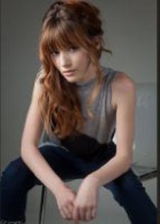 MV5BMjA2MTU0NDIyNF5BMl5BanBnXkFtZTcwNTA0NjkyMw@@._V1._SX144_SY200_ - Bella Thorne