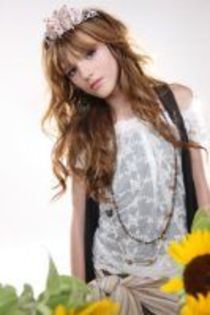 MV5BMTY5Mzg2Mzk0NV5BMl5BanBnXkFtZTcwMDMwMDk2Mw@@._V1._SX133_SY200_ - Bella Thorne