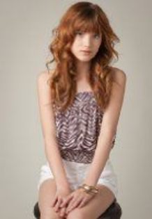 MV5BMTYzMjI5OTY5Ml5BMl5BanBnXkFtZTcwMjA0NjkyMw@@._V1._SX140_SY200_ - Bella Thorne