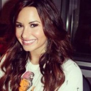 321578_177919478956272_100002146648921_359800_1473795530_a - Demi Lovato  555