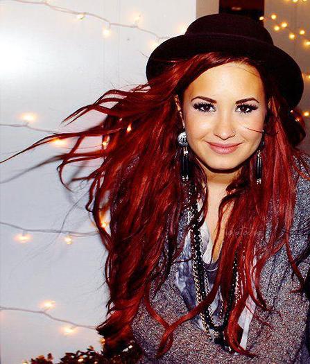 376393_203992779682275_100002146648921_431615_495988283_n - Demi Lovato  555