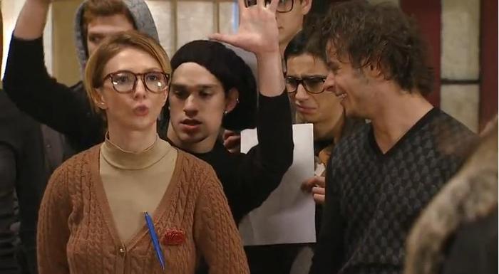 Raluca nervoasa ca elevii ii strica ora