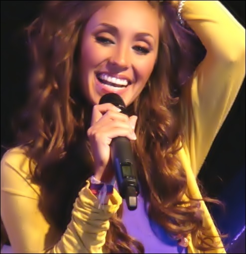 131831001 - 1-Anahi Pics 7-1