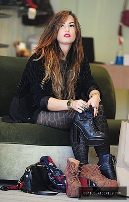 Demi - Demi - October 6 - Goes shoe shopping in West Hollywood CA