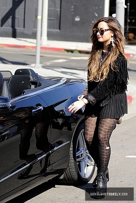 Demi (22) - Demi - October 6 - Goes shoe shopping in West Hollywood CA