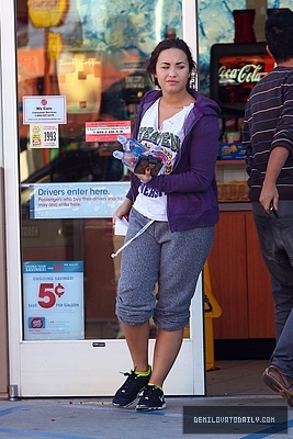 Demi (1) - Demi - October 7 - Gets water and gas in Sherman Oaks CA