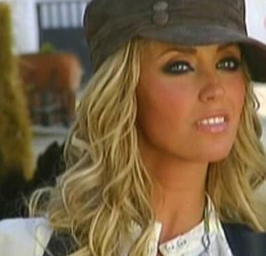 deja vu (11) - 1-Anahi 4-1
