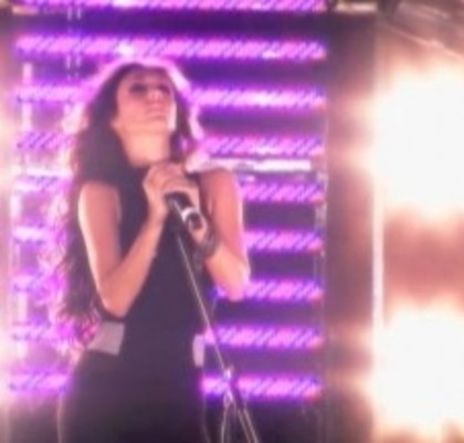 deja vu (14) (2) - 1-Anahi 4-1