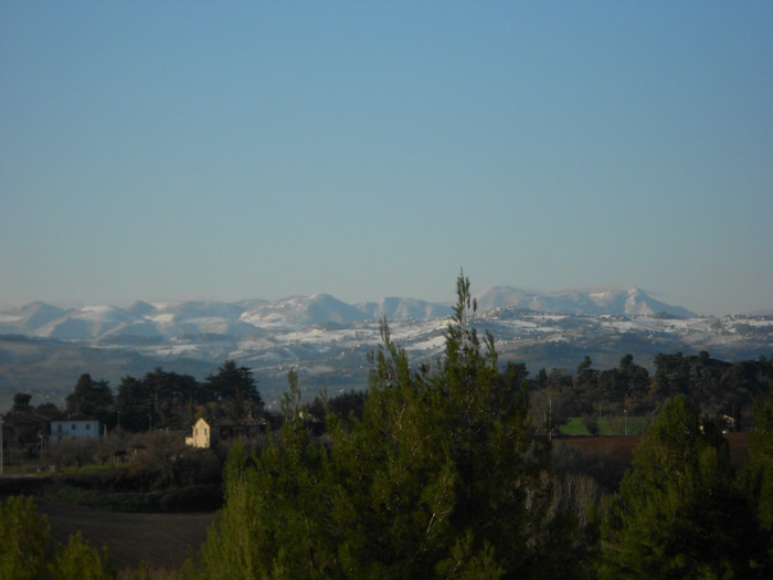 prima zàpadà pe colinele marchigiane - NATALE 2011 CRACIUN 2011