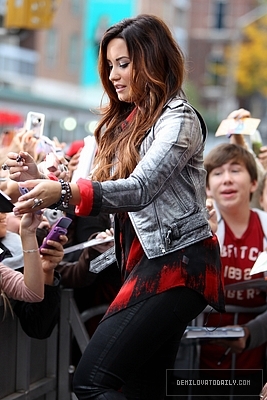 Demitzu (4) - Demi - October 13 - Arrives at Much Music Studios in Toronto Canada