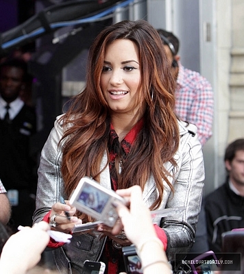 Demitzu (10) - Demi - October 13 - Arrives at Much Music Studios in Toronto Canada