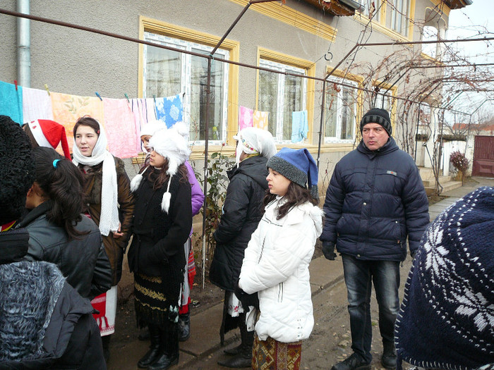 P1340792 - Colindat Craciun 2011 - continuare