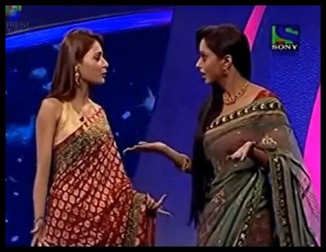 Sara & Parul in Love [13]