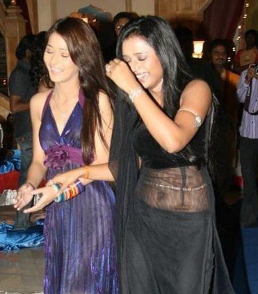 Sara & Parul in Love [32]