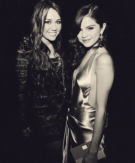 388147_261698253888902_108268369231892_769181_1774255375_n - Selena Gomez Miley Cyrus and Demi Lovato