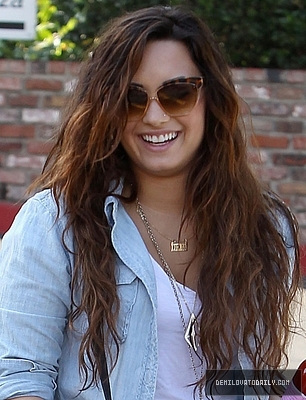 Demitzu (1) - Demi - October 17 - Leaves the BCBG Max Azria boutique in Beverly Hills CA