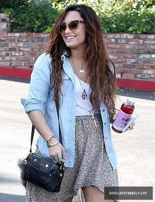 Demitzu (10) - Demi - October 17 - Leaves the BCBG Max Azria boutique in Beverly Hills CA