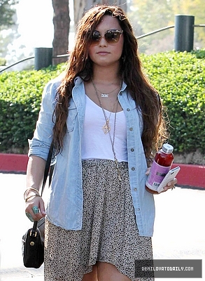 Demitzu (13) - Demi - October 17 - Leaves the BCBG Max Azria boutique in Beverly Hills CA