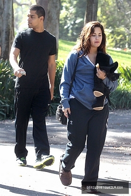 Demz (4) - Demi - November 1 - Leaving a private residence in Los Angeles CA