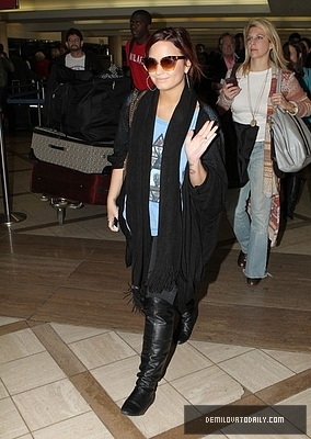 Demitzu (13) - Demi - November 15 - Departs from LAX Airport