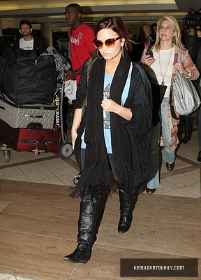 Demitzu (14) - Demi - November 15 - Departs from LAX Airport