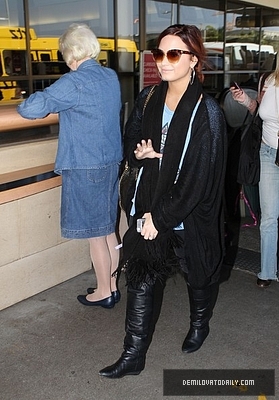 Demitzu (15) - Demi - November 15 - Departs from LAX Airport