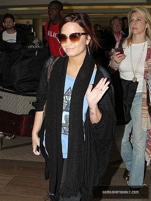 Demitzu (24) - Demi - November 15 - Departs from LAX Airport