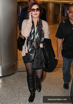 Demi (6) - Demi - December 10 - Arrives at the Miami International Airport
