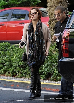 Demitzu (18) - Demi - December 10 - Arrives at her hotel in Fort Lauderdale in Miami FL