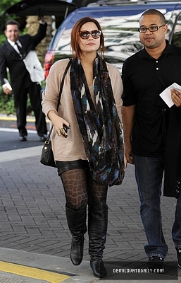 Demitzu (20) - Demi - December 10 - Arrives at her hotel in Fort Lauderdale in Miami FL