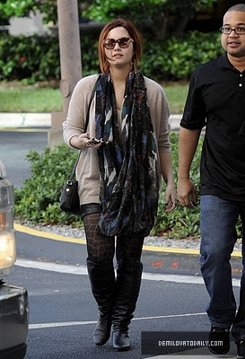 Demitzu (30) - Demi - December 10 - Arrives at her hotel in Fort Lauderdale in Miami FL