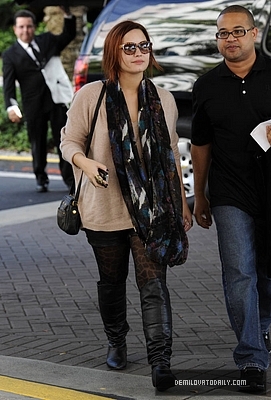 Demitzu (31) - Demi - December 10 - Arrives at her hotel in Fort Lauderdale in Miami FL