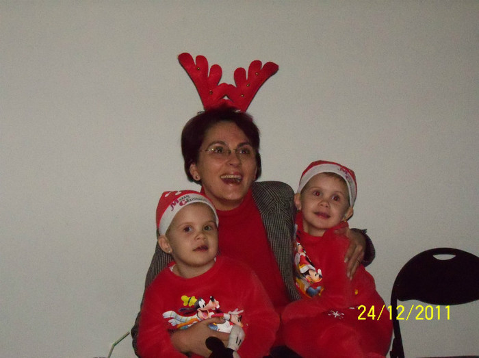 100_1909 - Mos Craciun 2011