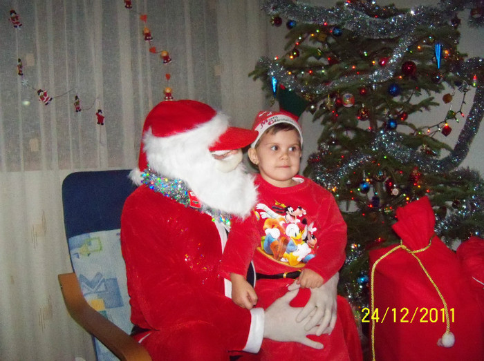 100_1918 - Mos Craciun 2011