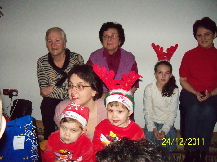 100_1920 - Mos Craciun 2011