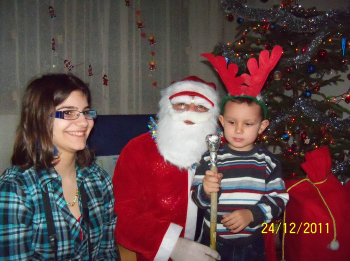 100_1921 - Mos Craciun 2011