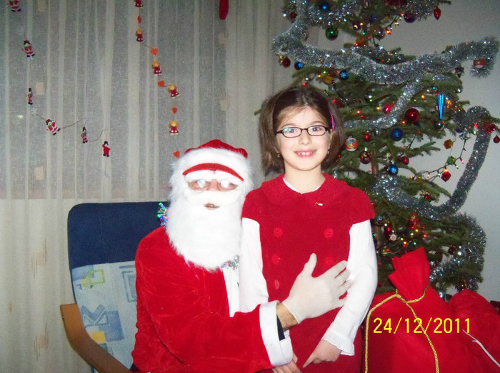 100_1923 - Mos Craciun 2011