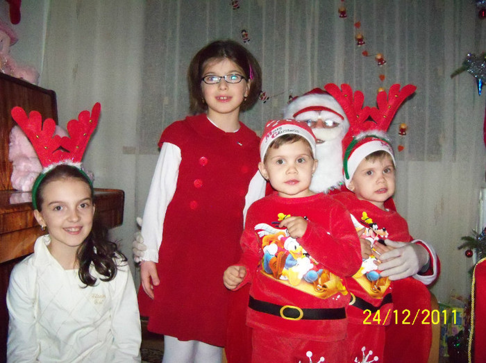 100_1926 - Mos Craciun 2011