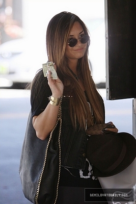 Demi (4) - Demi - August 17 - Leaving Nine Zero One Salon in Beverly Hills CA