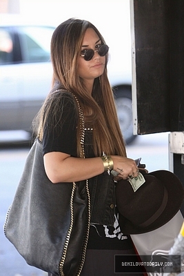 Demi (8) - Demi - August 17 - Leaving Nine Zero One Salon in Beverly Hills CA