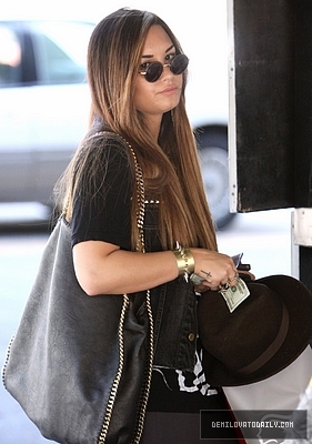 Demi (9) - Demi - August 17 - Leaving Nine Zero One Salon in Beverly Hills CA