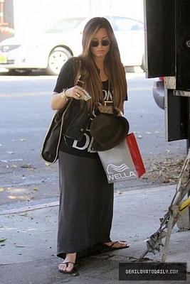 Demi (10) - Demi - August 17 - Leaving Nine Zero One Salon in Beverly Hills CA