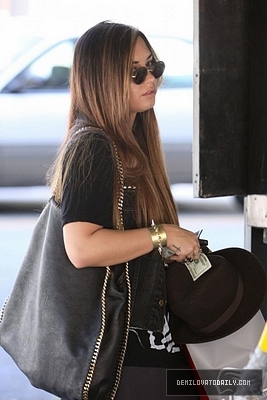 Demi (11) - Demi - August 17 - Leaving Nine Zero One Salon in Beverly Hills CA