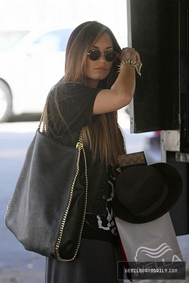 Demi (12) - Demi - August 17 - Leaving Nine Zero One Salon in Beverly Hills CA