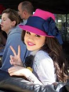 5UCAFDKP52CAYQ0NVFCA9JLFOCCARL8A1QCA2AIFM9CAL75XIHCAVTKBT4CA4PO4M6CA39YRN7CAYZ4C6LCAD2ITH8CAWBH3ZGCA - Selena Gomez 1